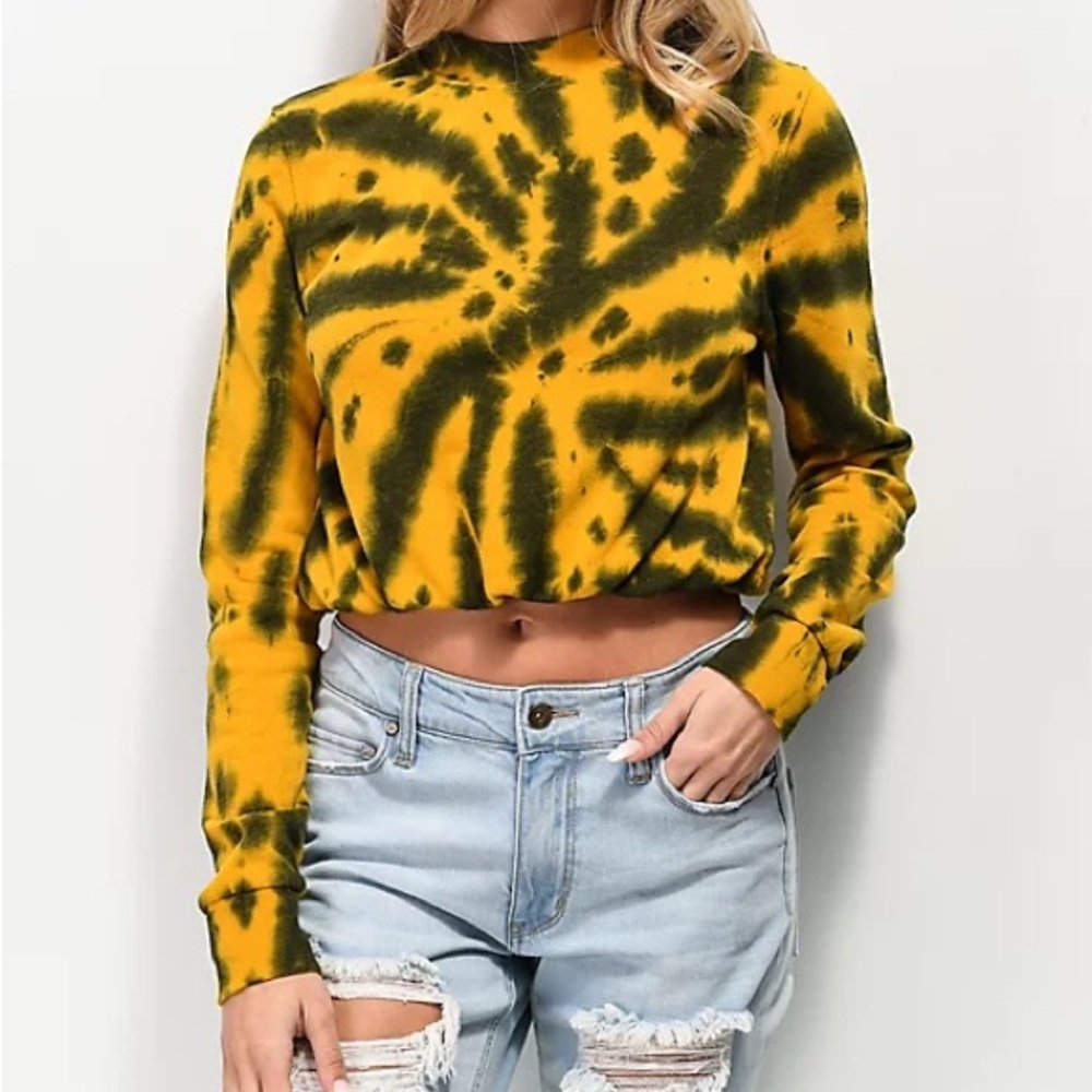 Black and Yellow tie-dye cropped crew neck.